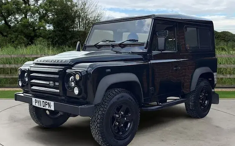 Used Land Rover Defender 124 HP (91 kW) 2011 Black Hatchback