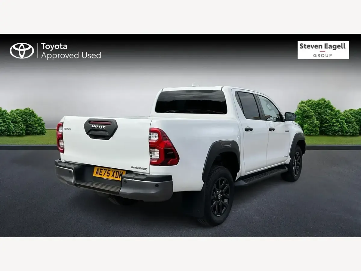 Used Toyota HiLux 201 HP (147 kW) 2025 White Pickup