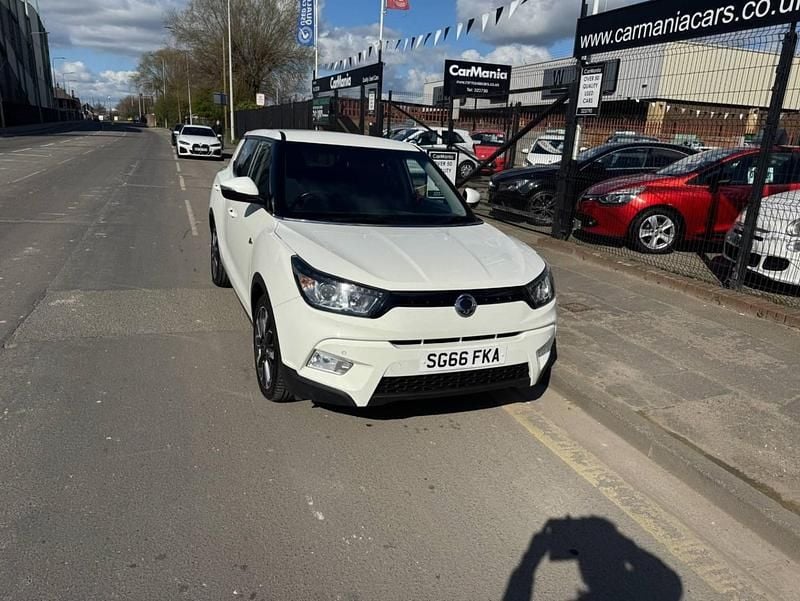 Used Ssangyong (KGM) Tivoli 115 HP (84 kW) 2016 White SUV