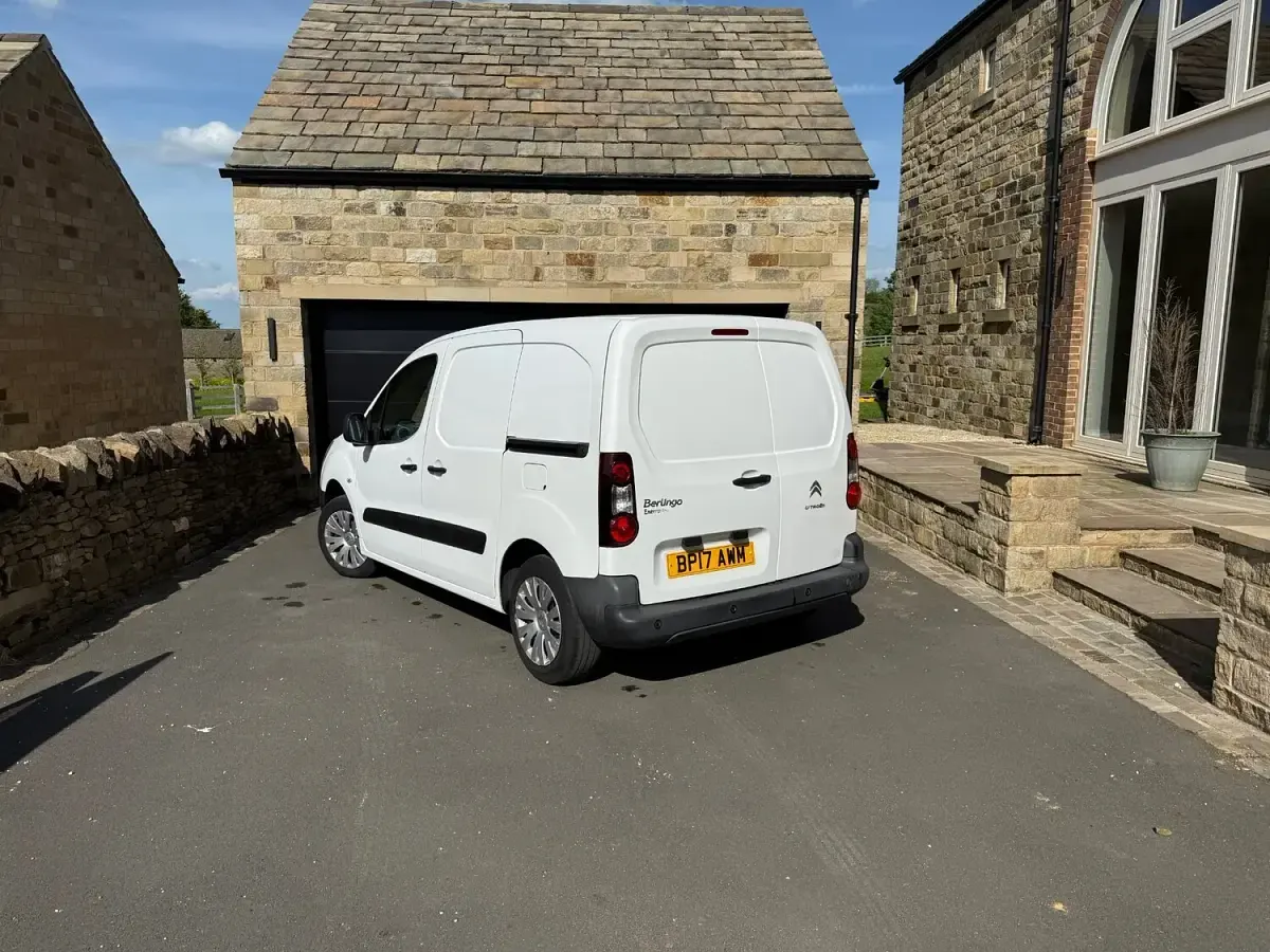 Used Citroën Berlingo 75 HP (55 kW) 2017 White MPV