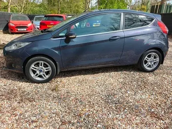Usado Ford Fiesta Zetec 2013 Cinzento Citadino