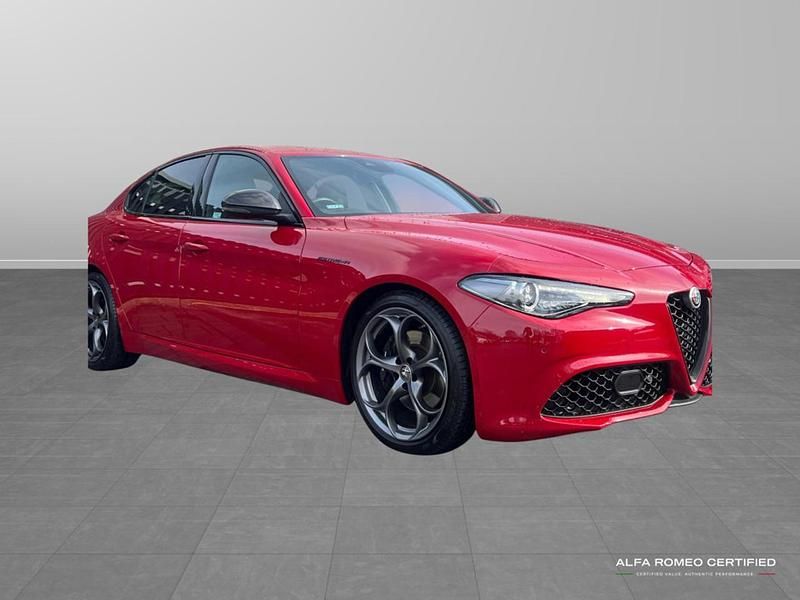 Used Alfa Romeo Giulia Estrema 280 HP (205 kW) 2022 Red Sedan