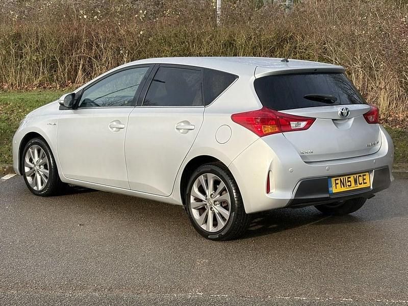 Used Toyota Auris 136 HP (100 kW) 2015 Silver Estate