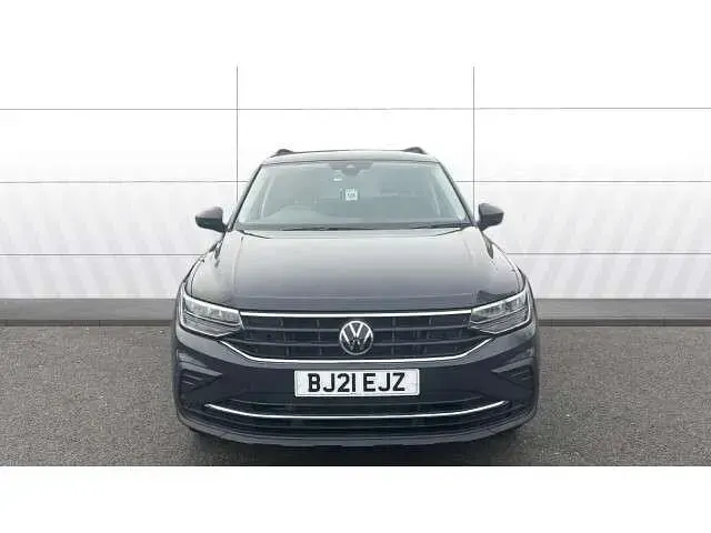 Usado VW Tiguan Life 150 HP (110 kW) 2021 Cinzento SUV