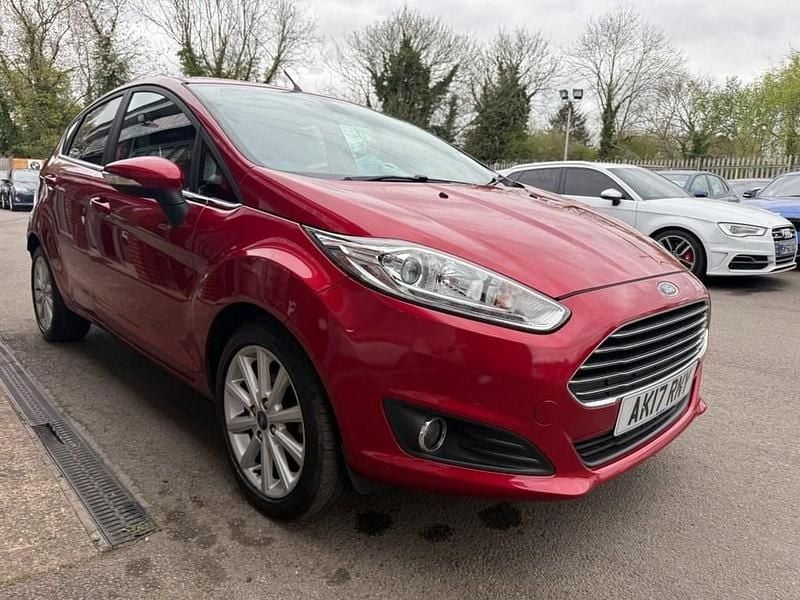 Used Ford Fiesta Titanium 125 HP (91 kW) 2017 Red Hatchback