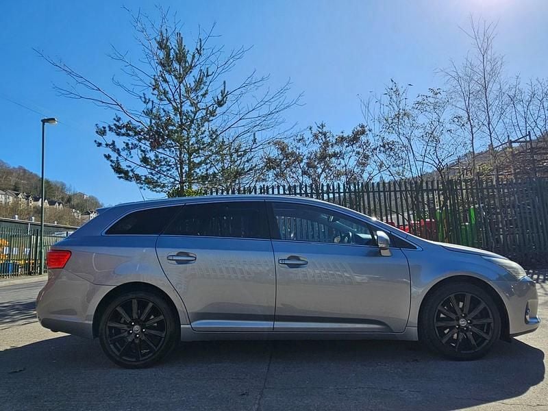 Used Toyota Avensis 150 HP (110 kW) 2014 Grey Estate