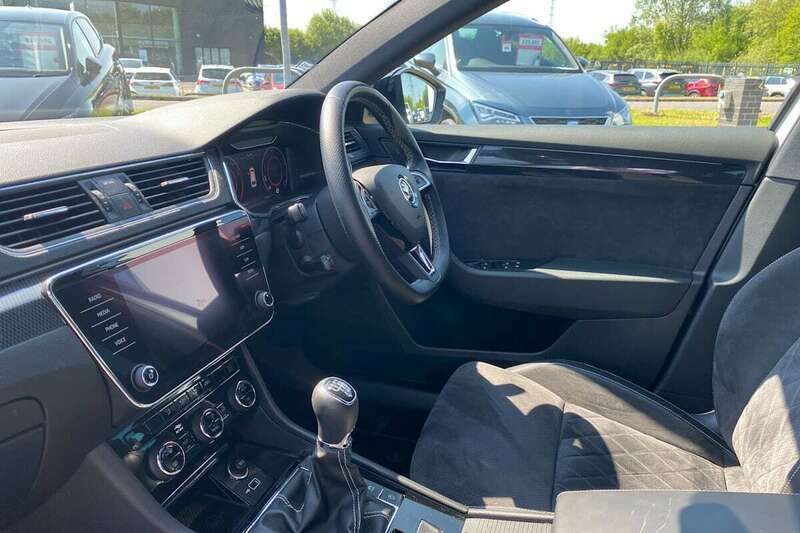 Used Skoda Superb SportLine 150 HP (110 kW) 2019 White Estate