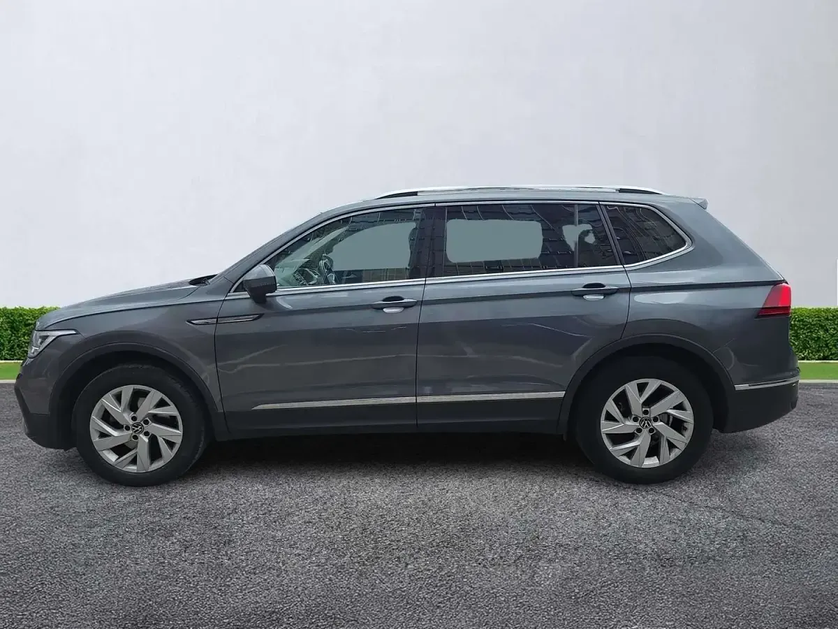 Used VW Tiguan Allspace Life 150 HP (110 kW) 2024 Grey SUV