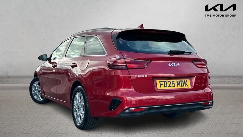 Used Kia Ceed 138 HP (101 kW) 2025 Red Hatchback
