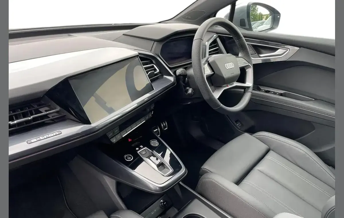 Used Audi Q4 e-tron S-Line 147 kW (200 HP) 2026 Silver SUV