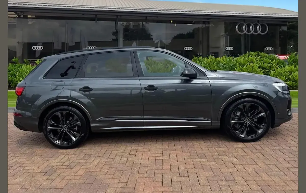 Used Audi Q7 Black Edition 394 HP (289 kW) 2025 Grey SUV