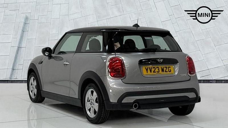 Używany Mini Cooper Classic 136 KM (100 kW) 2023 Srebrny Hatchback