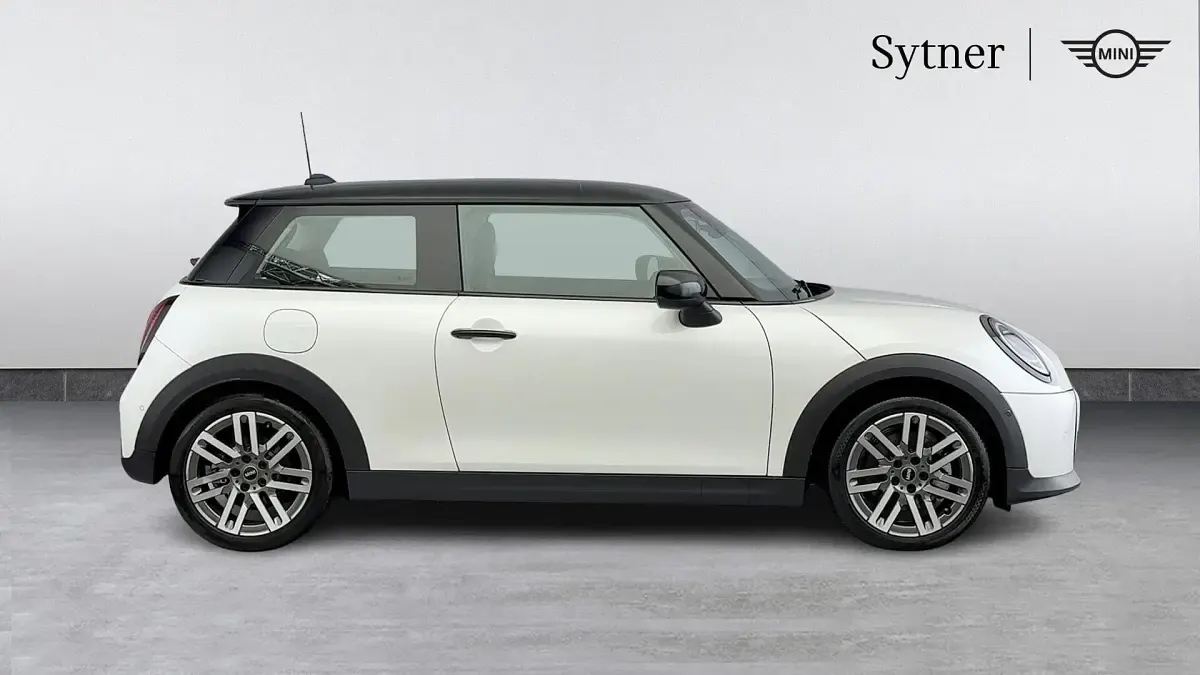 Used Mini Cooper Hatch 113 kW (154 HP) 2025 White Hatchback