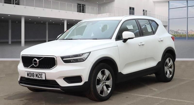 Used Volvo XC40 Momentum 2018 White SUV