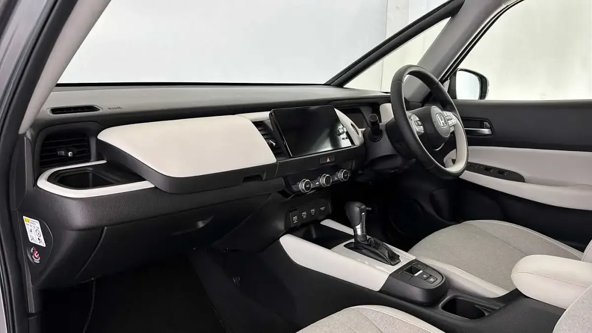 Used Honda Jazz Hybrid 106 HP (77 kW) 2020 Shining grey Hatchback
