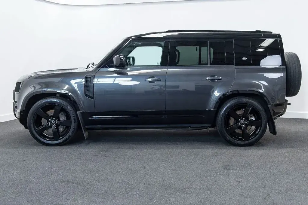 Used Land Rover Defender HSE Dynamic 300 HP (220 kW) 2021 Grey SUV