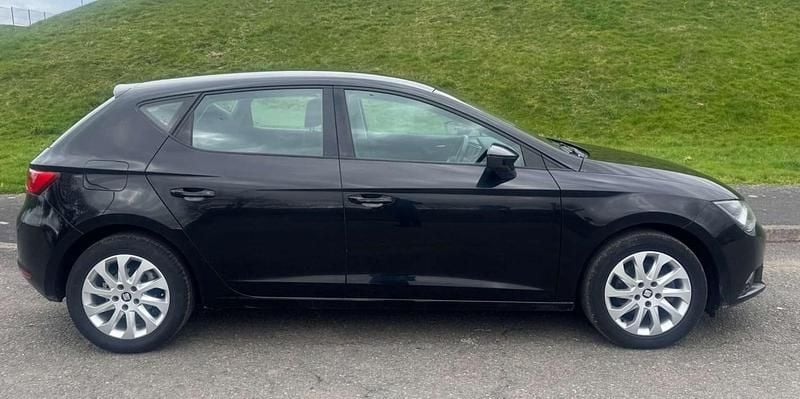 Used Seat Leon SE Technology 110 HP (80 kW) 2015 Black Hatchback