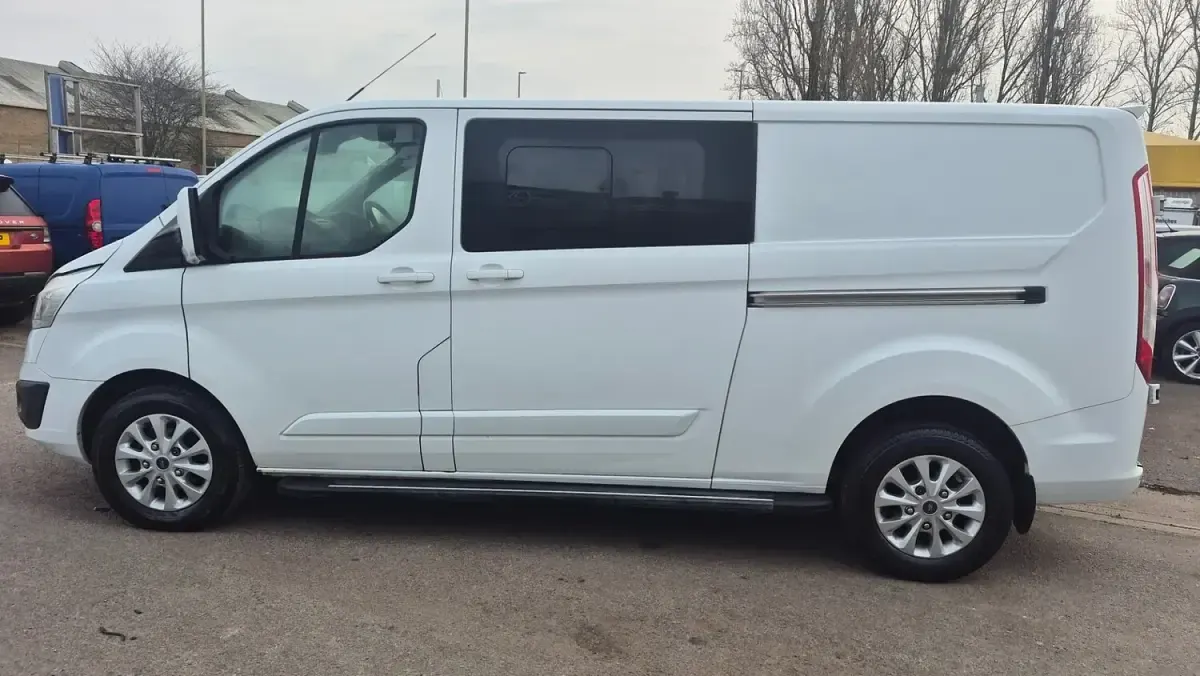 Used Ford Transit Custom Limited 130 HP (95 kW) 2017 White Van