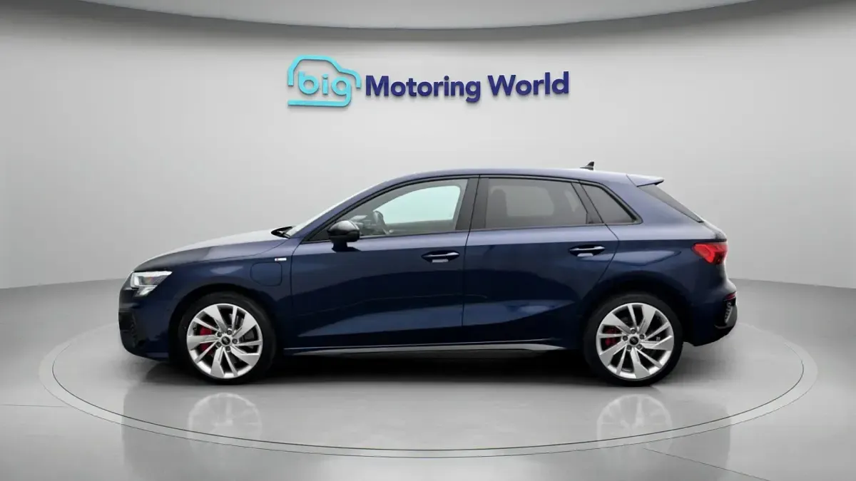 Used Audi A3 Sportback e-tron Competition 245 HP (180 kW) 2024 Blue Hatchback