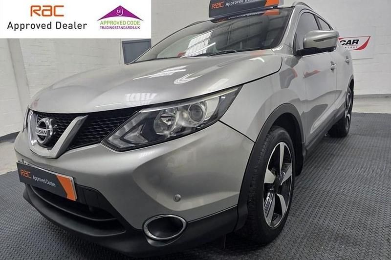 Used Nissan Qashqai N-Connecta 115 HP (84 kW) 2017 Silver SUV