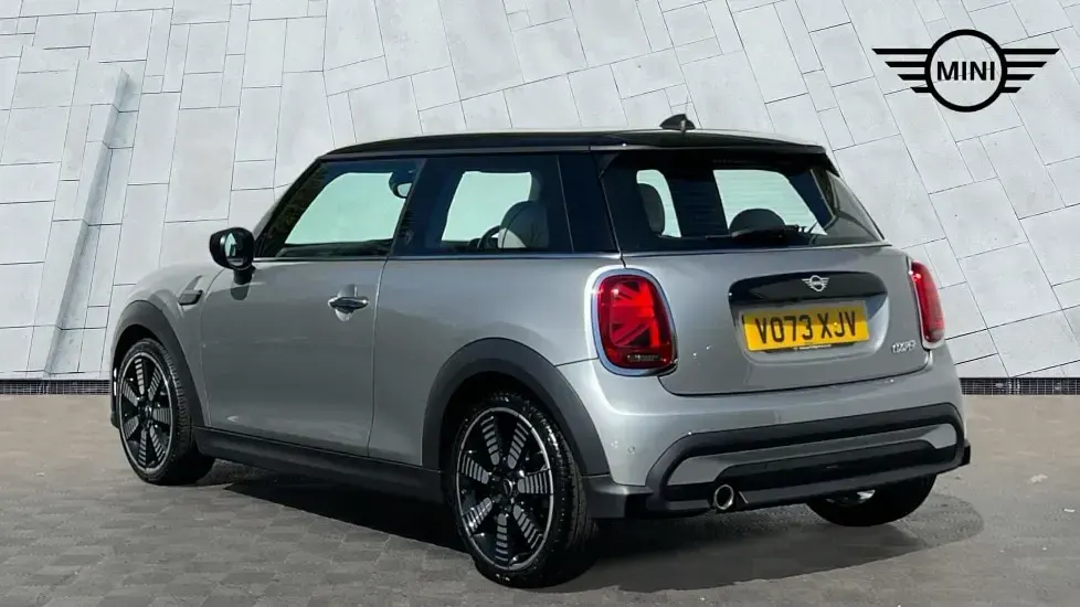 Usado Mini Cooper Exclusive 136 HP (100 kW) 2022 Prateado Citadino