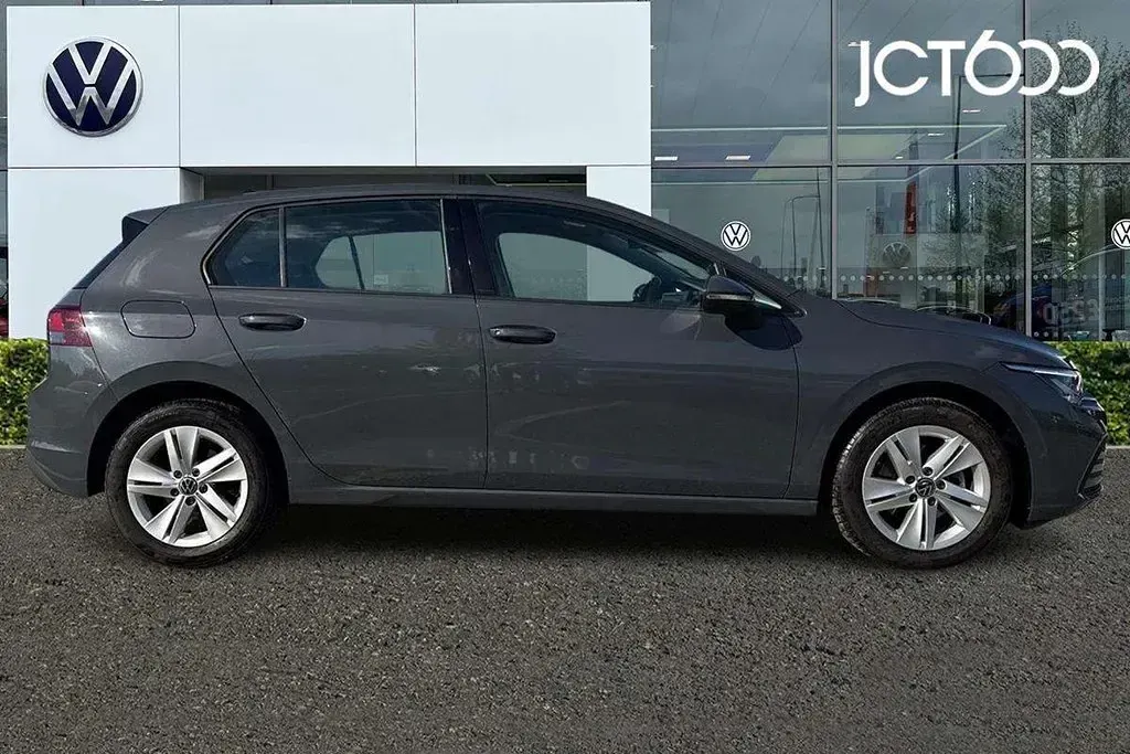 Used VW Golf VIII Life 130 HP (95 kW) 2022 Grey Hatchback