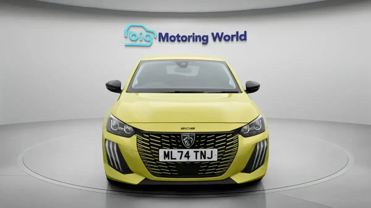 Used Peugeot 208 Allure 101 HP (74 kW) 2024 Yellow Hatchback