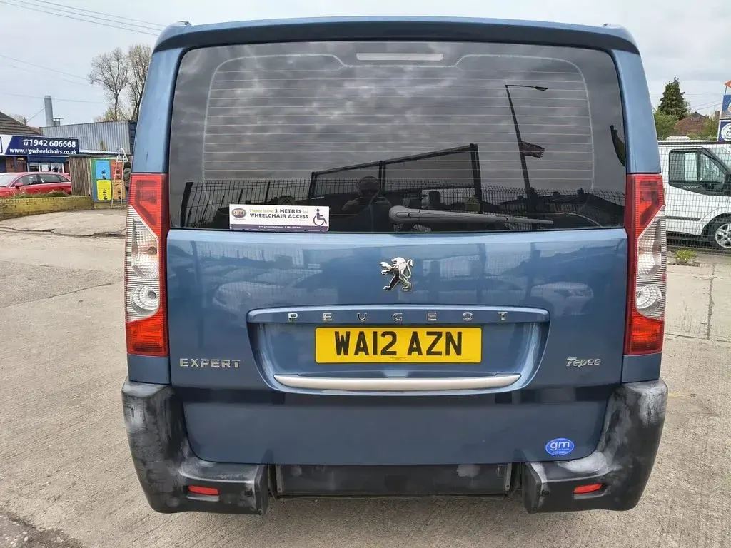 Begagnad Peugeot TePee Comfort 90 HK (66 kW) 2012 Blå Minibuss