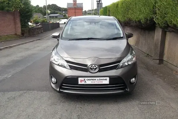 Used Toyota Verso Design 112 HP (82 kW) 2016 Bronze MPV