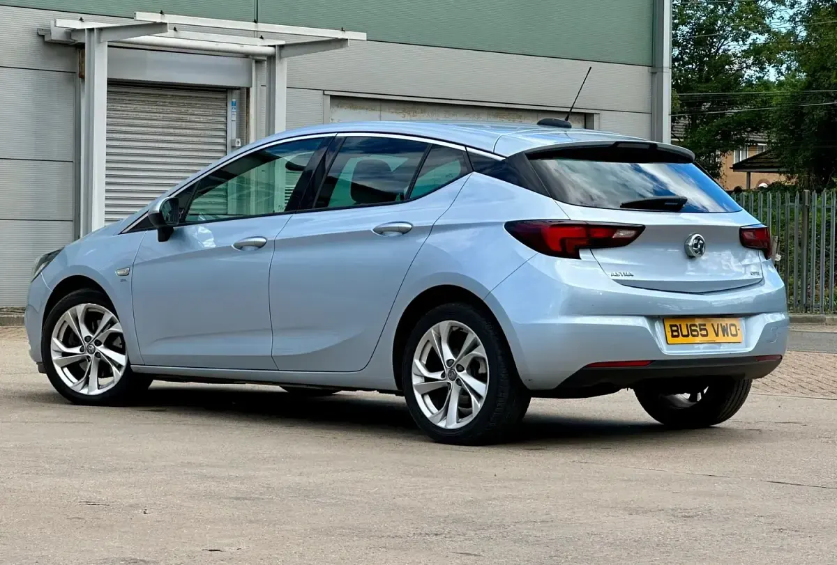 Used Vauxhall Astra SRi 136 HP (100 kW) 2016 Silver Hatchback