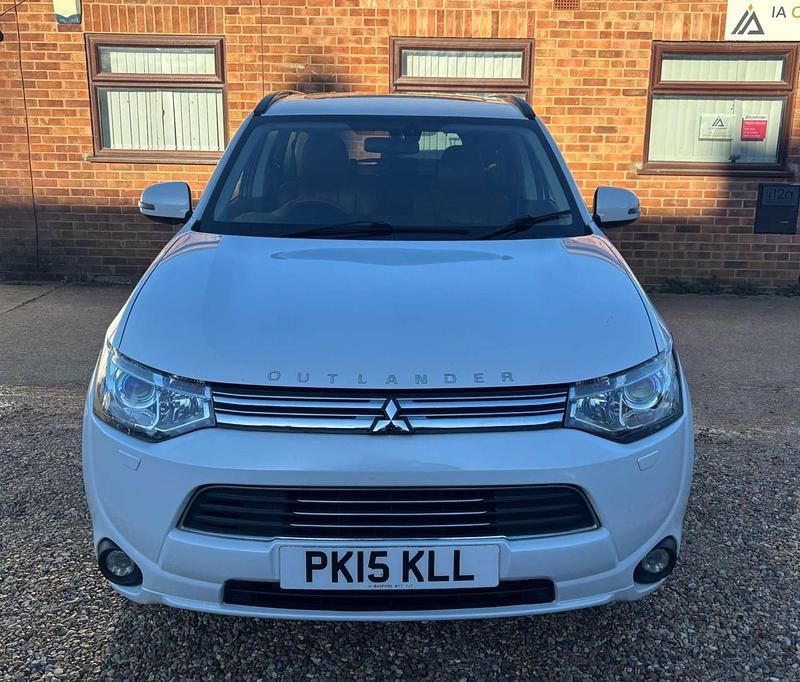 Used Mitsubishi Outlander P-HEV 2015 White Estate