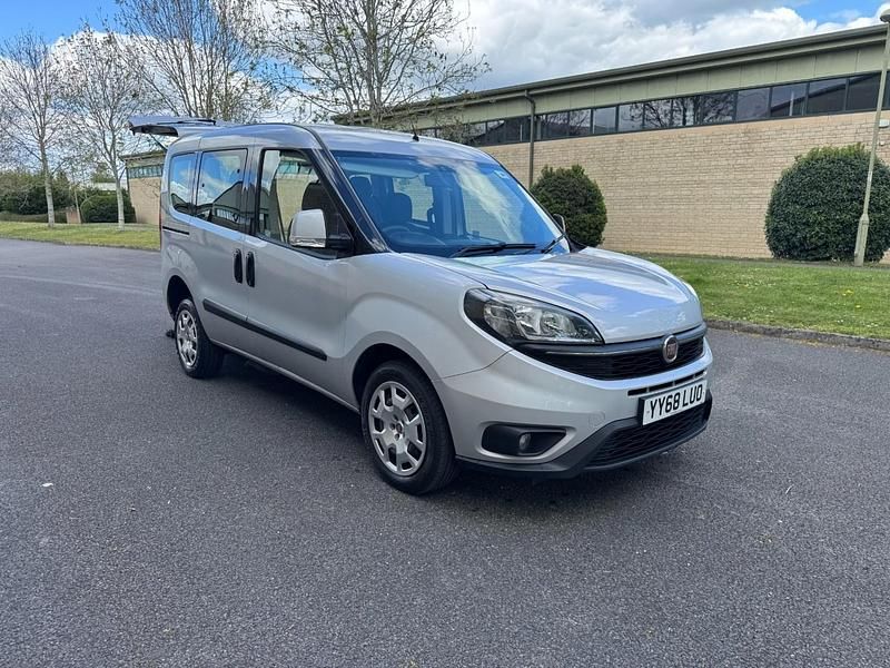 Used Fiat Doblò Easy 95 HP (69 kW) 2018 Silver MPV