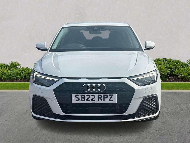 Begagnad Audi A1 Premium 95 HK (69 kW) 2022 Vit SUV