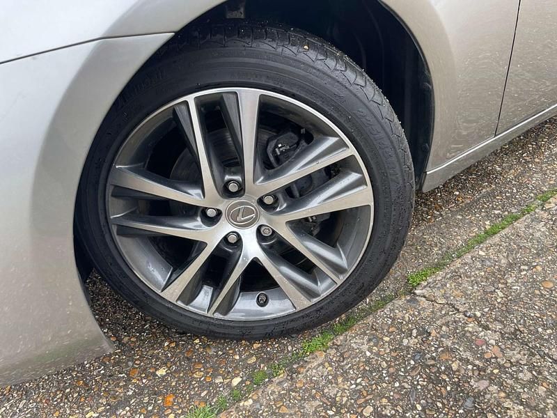 Used Lexus IS300h 220 HP (161 kW) 2018 Silver Sedan