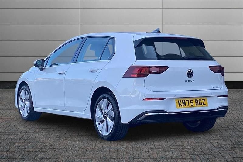 New VW Golf VIII Style 204 HP (150 kW) 2025 Pure white Hatchback
