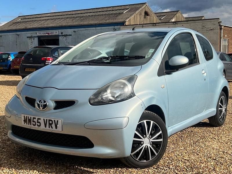 Used Toyota Aygo 67 HP (49 kW) 2005 Blue Hatchback