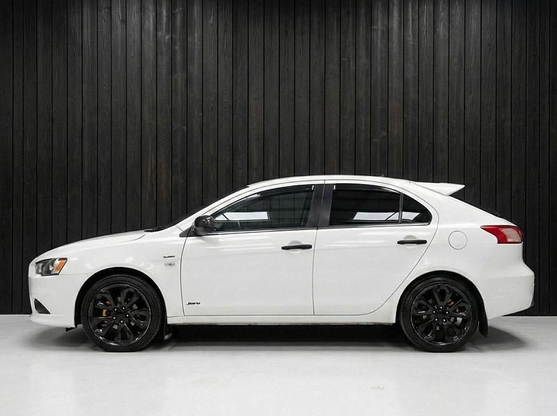 Used Mitsubishi Lancer 2011 White Hatchback