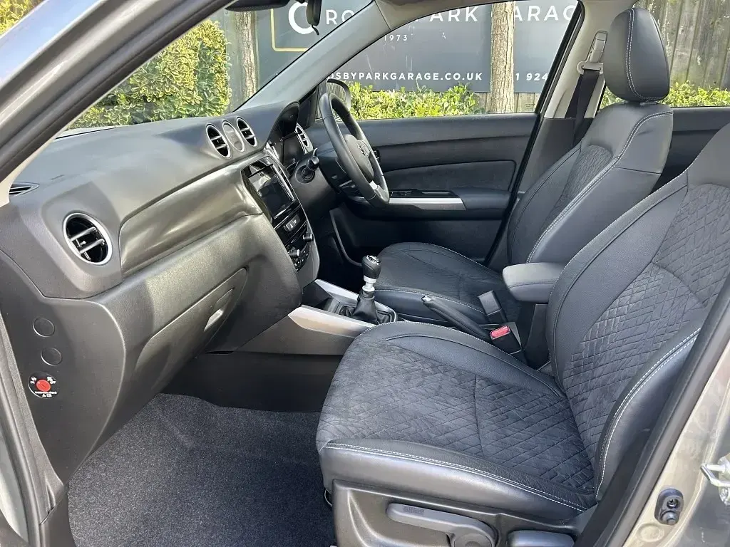 Second-hand Suzuki Vitara SZ5 140 CP (102 kW) 2023 Gri SUV