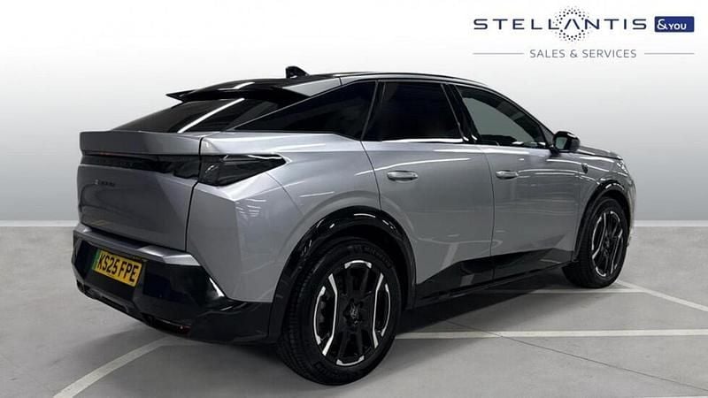Usado Peugeot e-3008 GT 152 kW (207 CV) 2025 Gris SUV