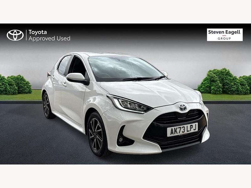 White Used 2023 Toyota Yaris Hybrid Design Hatchback | £18,474 (Fair price) - Image 1/3