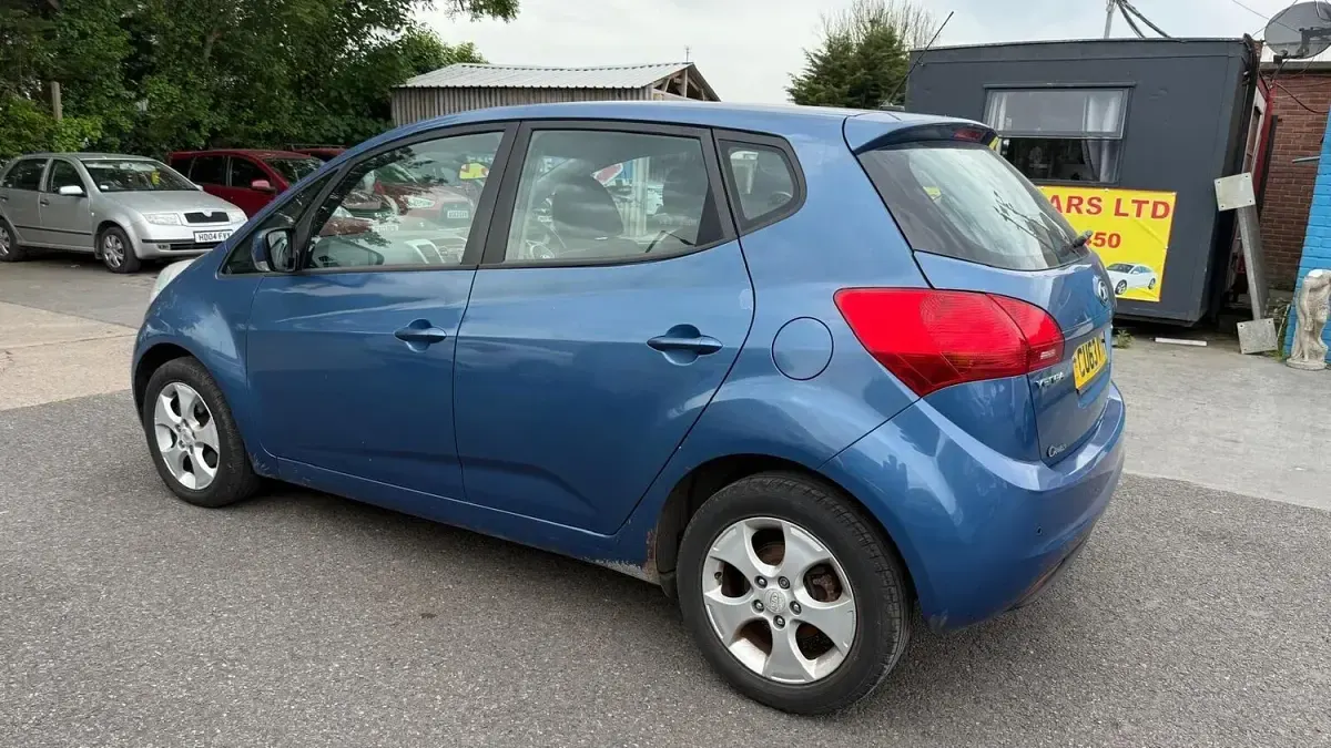 Used Kia Venga 89 HP (65 kW) 2014 Blue Hatchback