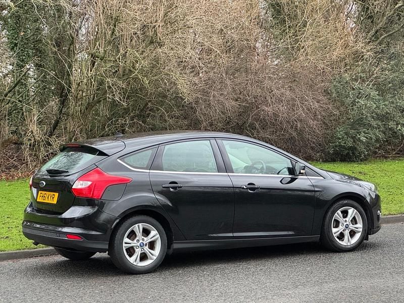 Used Ford Focus Zetec 115 HP (84 kW) 2012 Black metallic Hatchback