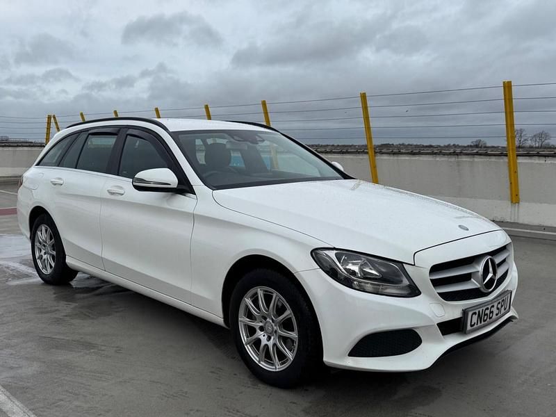 Used Mercedes C200 SE 136 HP (100 kW) 2016 White Estate