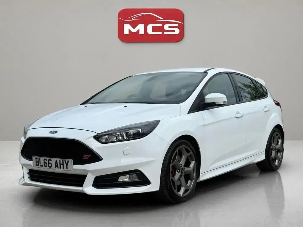 Usado Ford Focus ST 250 HP (183 kW) 2017 Branco Citadino