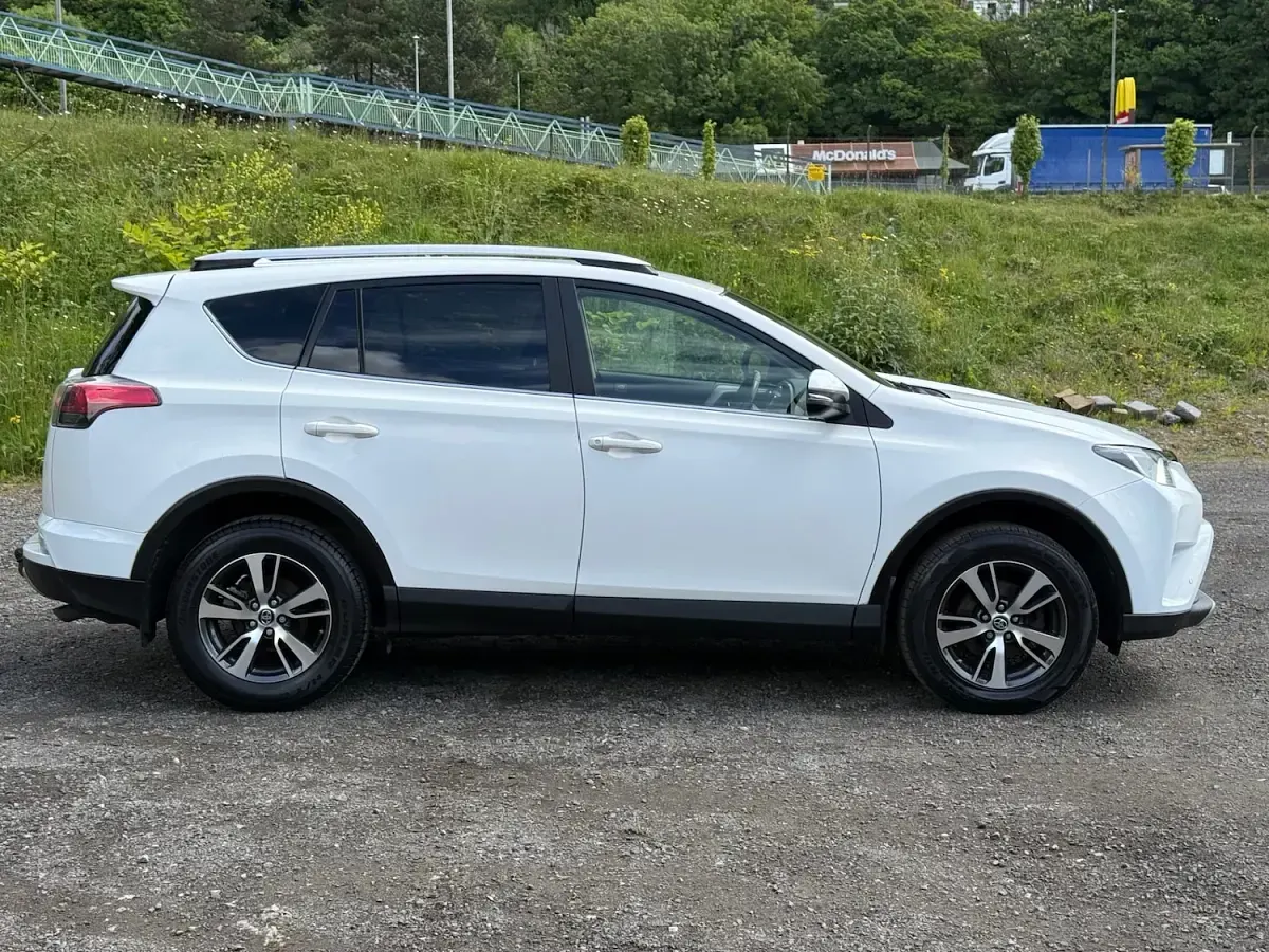 Used Toyota RAV4 143 HP (105 kW) 2018 White SUV