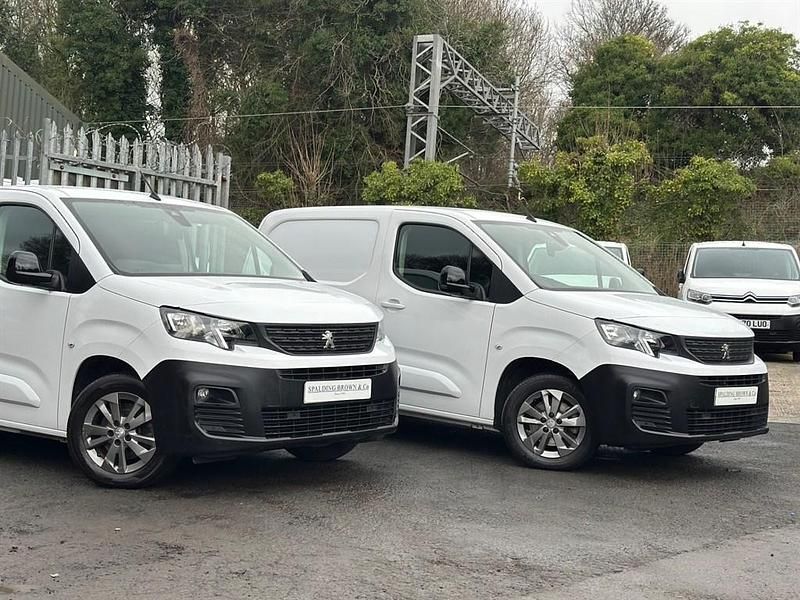 Used Peugeot Partner Premium 2022 White MPV