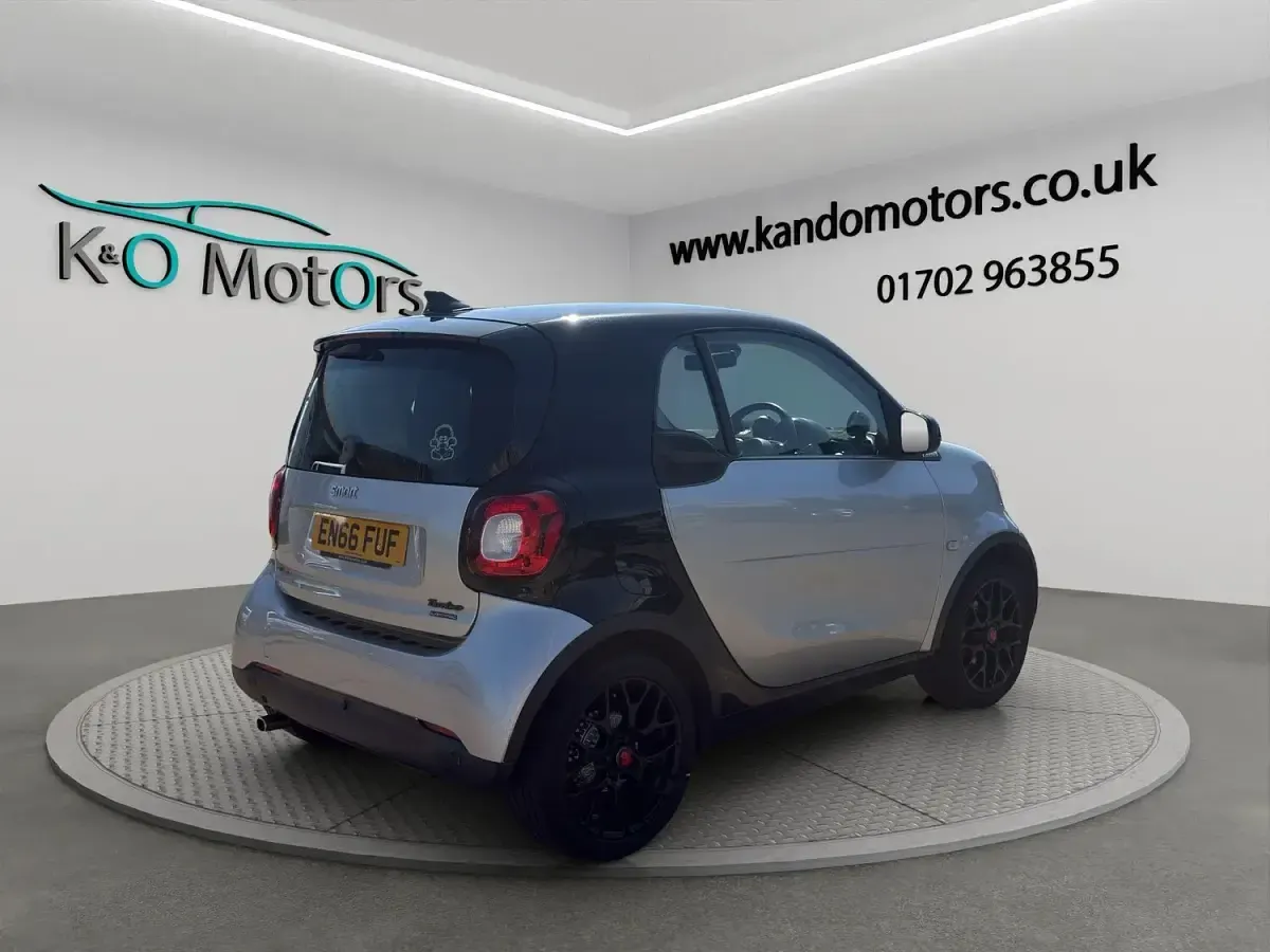 Used Smart ForTwo Coupé Premium 71 HP (52 kW) 2016 Silver Coupe