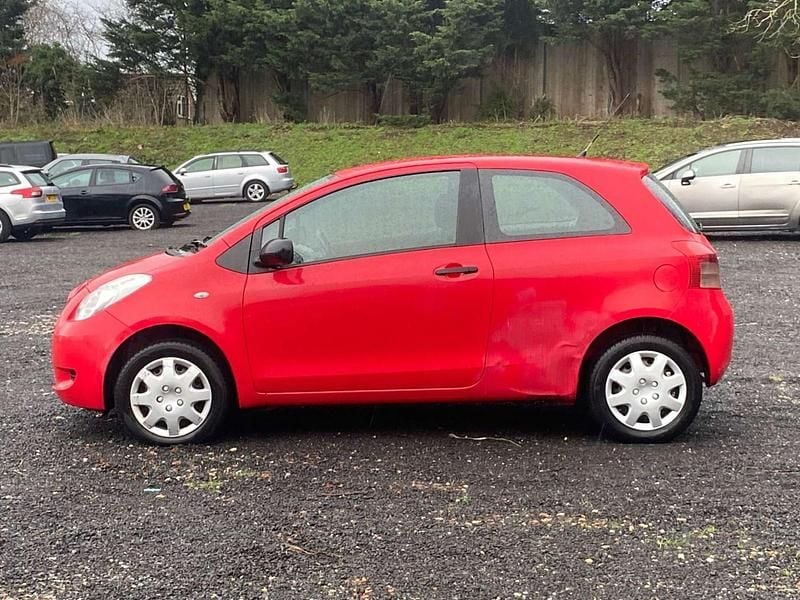 Used Toyota Yaris T2 69 HP (50 kW) 2008 Red Hatchback