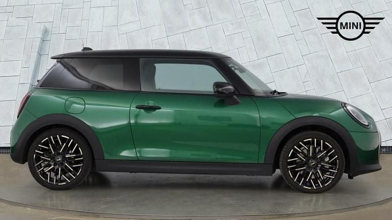 Usado Mini Cooper Hatch 113 kW (154 HP) 2025 Verde Citadino