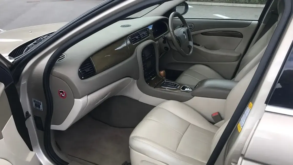 Used Jaguar S-Type SE 238 HP (175 kW) 2003 Topaz silver metallic Sedan